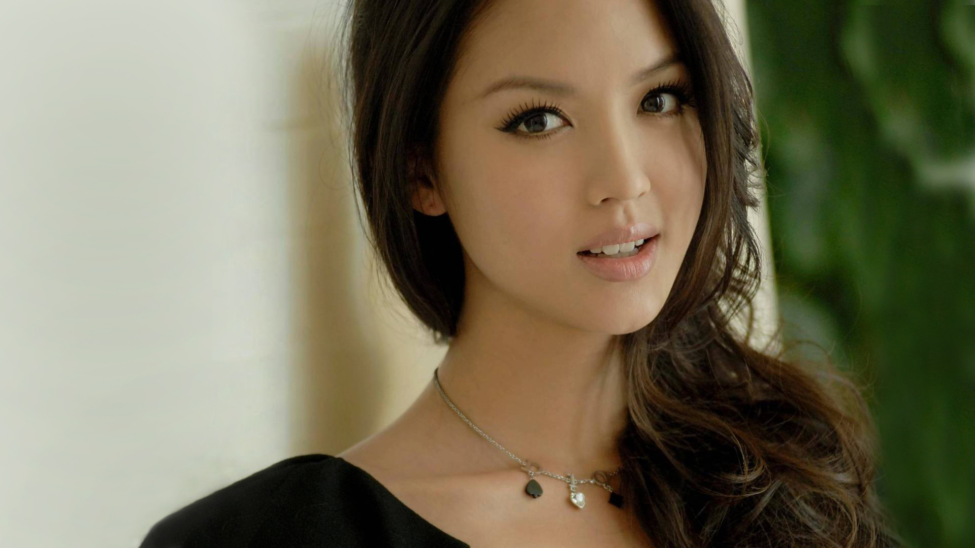 Красивая азиатка нашла идеального партнера