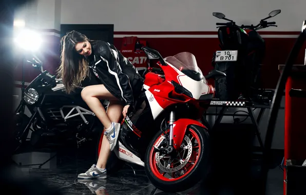 Picture Girl, Red, Ducati, Legs, Front, Nike, Shoes, Motocycle, Nice, Ligth, Katharina
