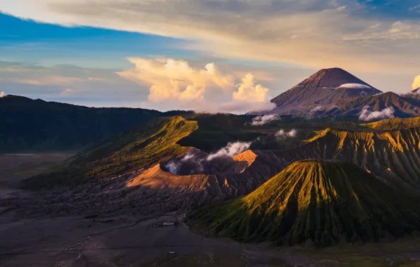 Picture Indonesia, Java, Tengger, volcanic complex-the Caldera TenGer, active volcano Bromo