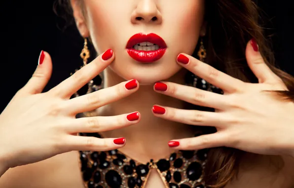 Picture girl, face, necklace, hands, makeup, manicure