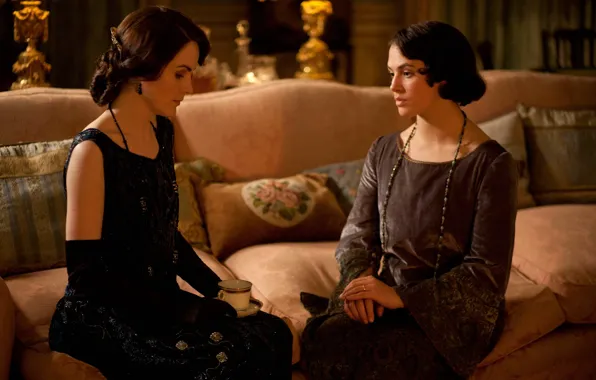 Picture the series, characters, actress, Downton Abbey, Michelle Dockery, Sybil Crawley, Mary Crowley, Jessica Brown Findlay