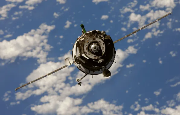 Picture space, antenna, the docking station, Soyuz TMA-01M