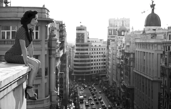 Picture roof, girl, the city, photo, black and white, Madrid