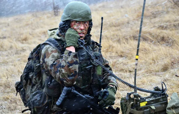 Picture weapons, soldiers, Slovenian Army