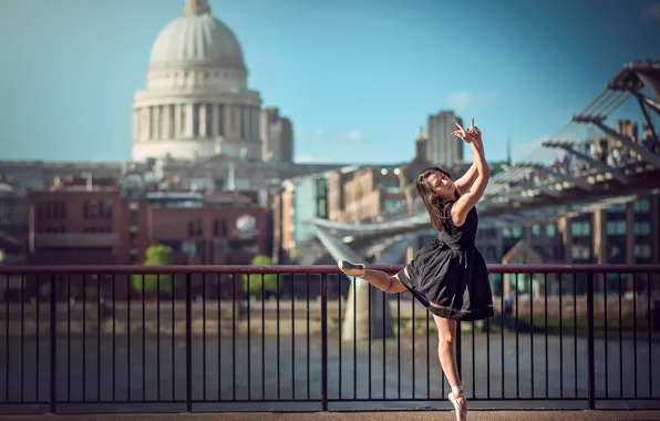 Picture London, dance, ballerina, on the background of the city, Eponine Bougot