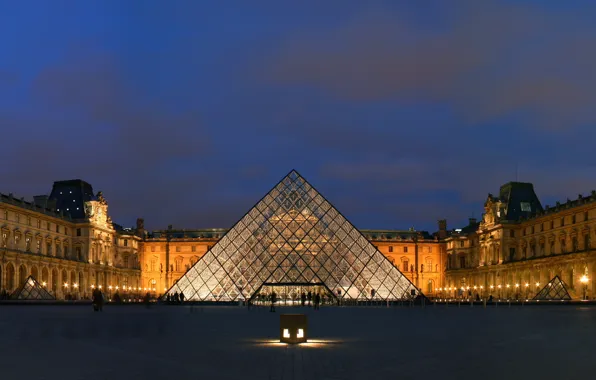 Picture Paris, pyramid, the Louvre