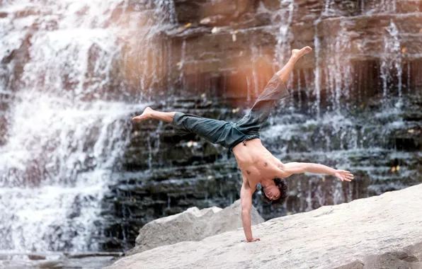 Picture waterfall, dancer, Michael Demski