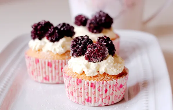 Picture berries, cream, cupcakes