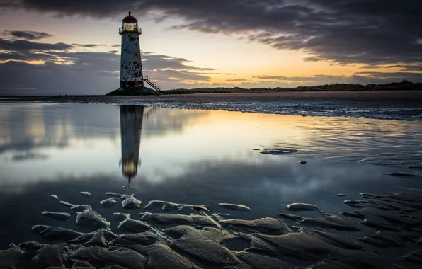 Picture sea, beach, clouds, dawn, lighthouse, England, morning, North Wales