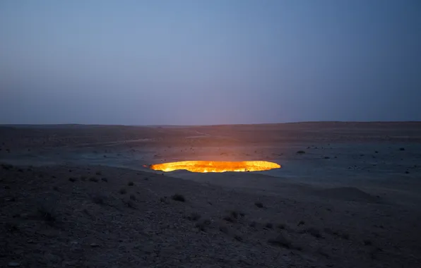 Picture the sky, fire, desert, gas, crater, twilight, Turkmenistan, Darvaz, Darvaza crater