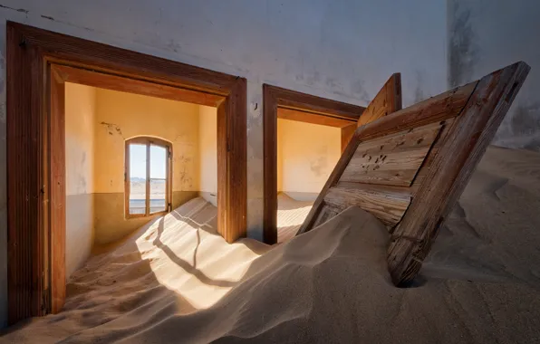 Picture sand, house, door