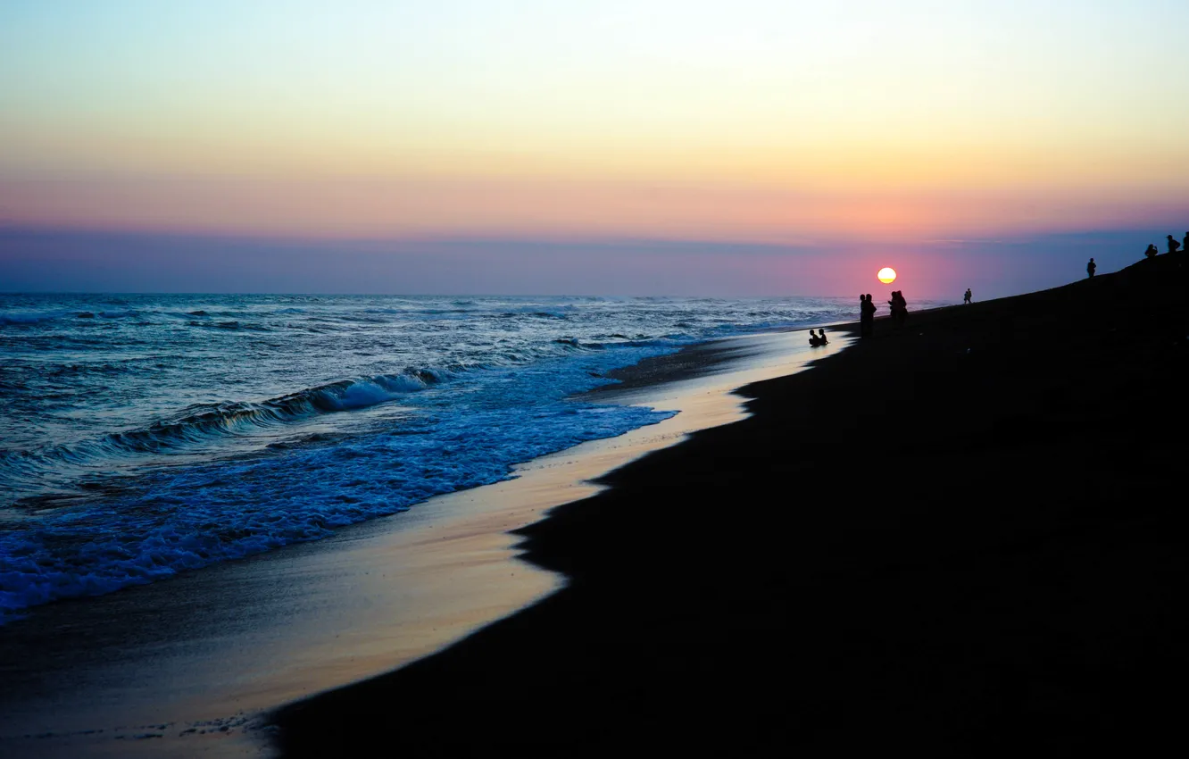 Photo wallpaper beach, ocean, sunset, water, people, shore, bank