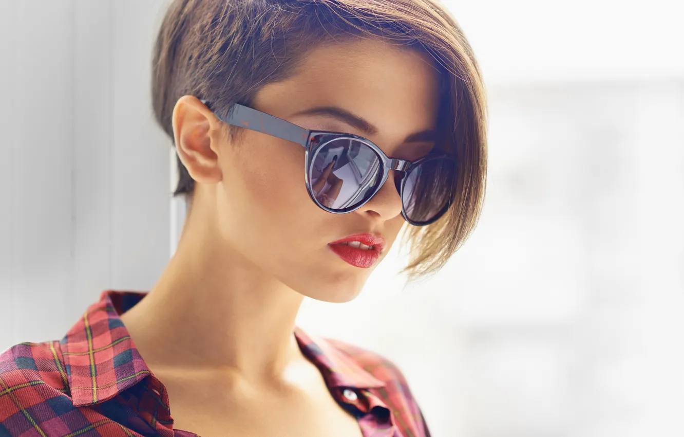 Photo wallpaper girl, hair, haircut, glasses, solar