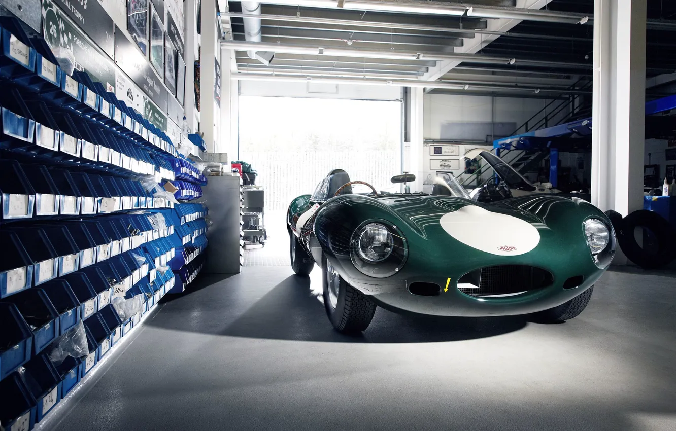 Photo wallpaper green, Jaguar, Jaguar, E-Type, workshop, classic cars
