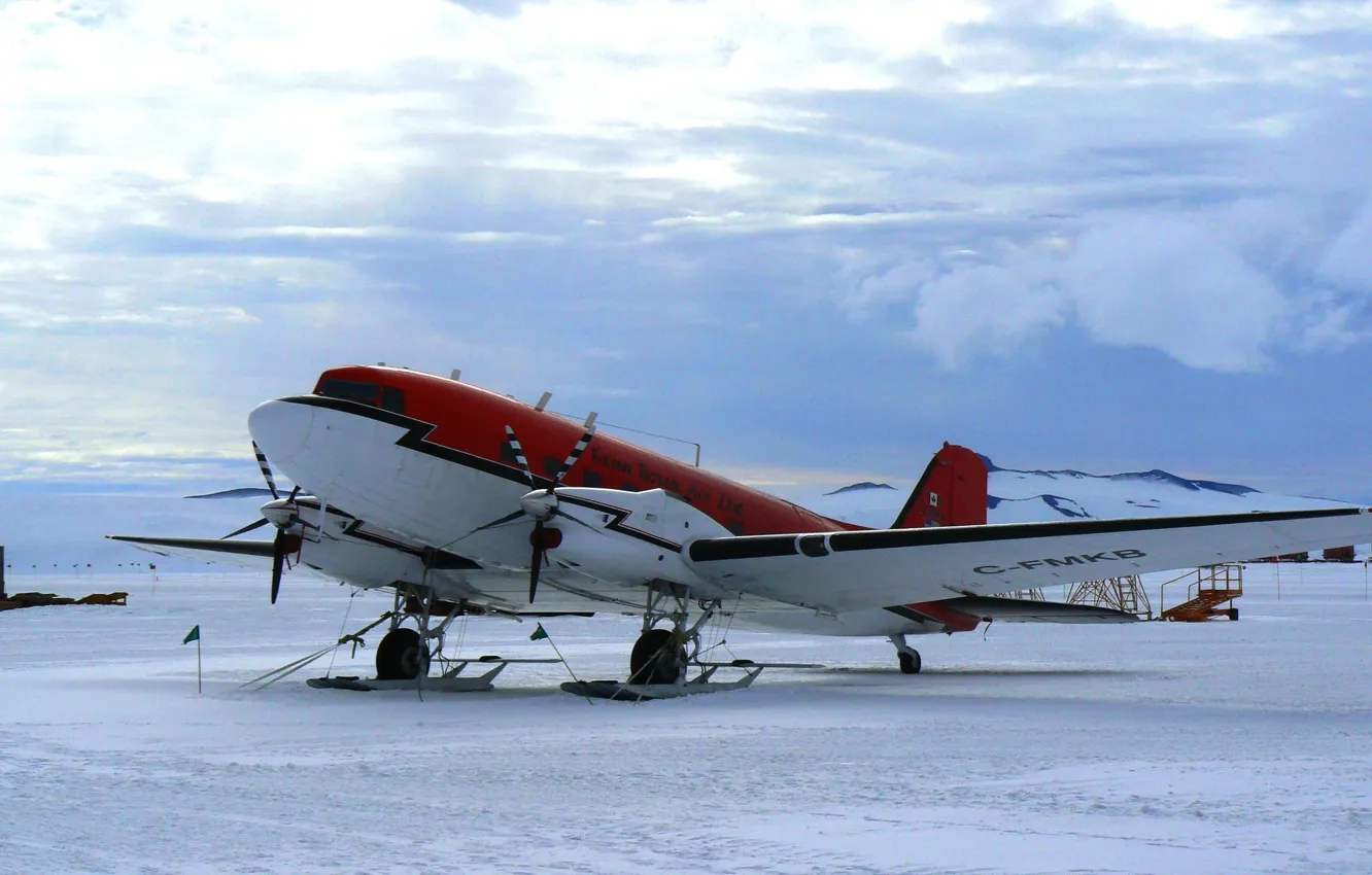 Photo wallpaper winter, the sky, snow, clouds, ski, the plane, the airfield, American, transport, Douglas DC-3, short-haul, …