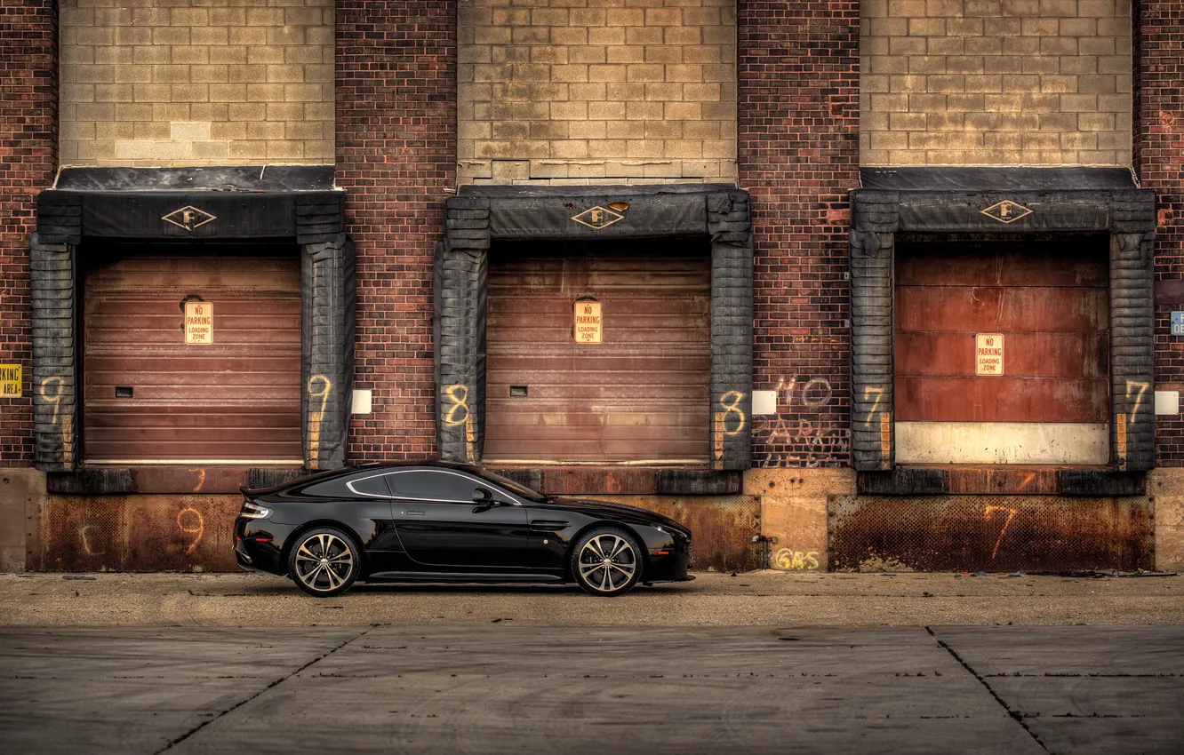 Photo wallpaper black, Aston Martin, V12, Vantage Carbon Edition, view side
